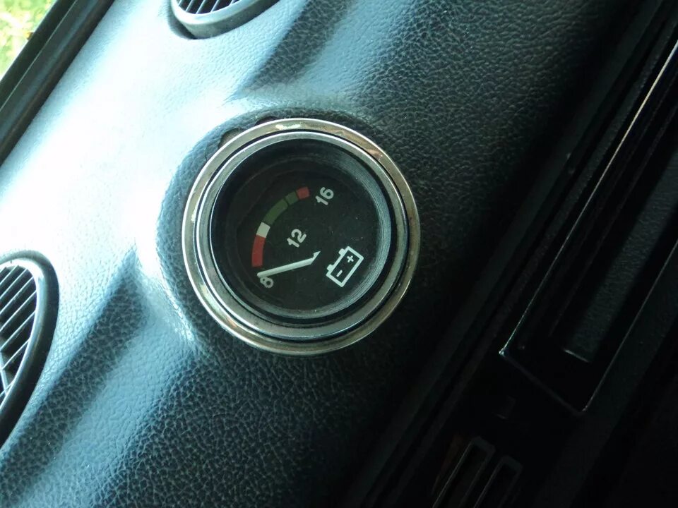 Вольтметр 2106. Вольтметр уаз ваз 2106. Вольтметр автомобильный ваз 2105. Вольтметр 2106. Вольтметр уаз ваз 2106.