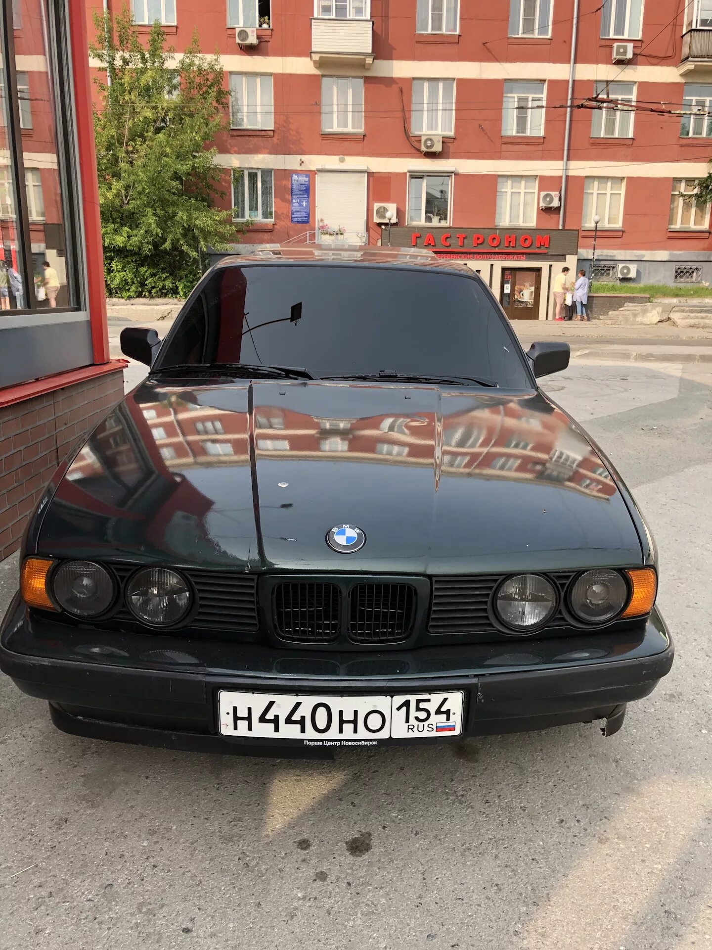 Е34 узкая. БМВ е34 Рестайлинг. БМВ е34 широкая морда. BMW e34 морда. БМВ е34 узкая морда.