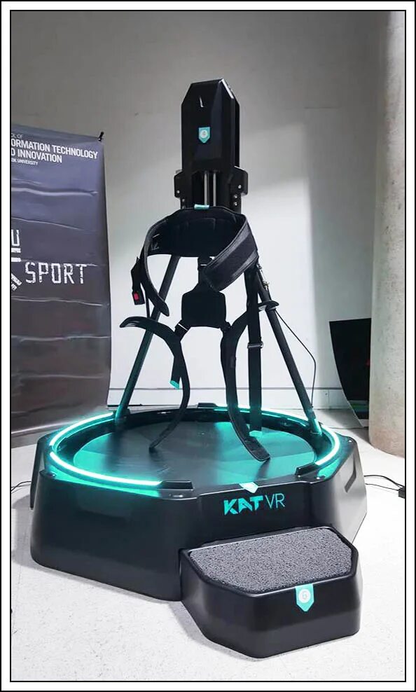 Kat VR walk Mini. Беговая VR платформа kat walk Mini. Беговая платформа Virtuix Omni. Всенаправленная Беговая дорожка VR.