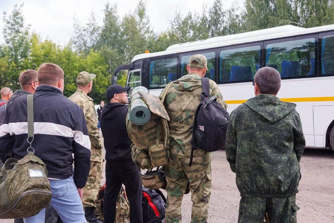 Поддержки военнослужащих и добровольцев. Солдат контрактник. Балахна военные сборы. Российские волонтеры на сво.