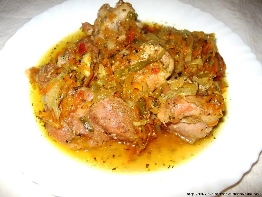 рагу с индейкой и картофелем. рагу из индейки с овощами. как приготовить рагу из индейки. рагк. индейка тушеная с овощами в сметане на сковороде.