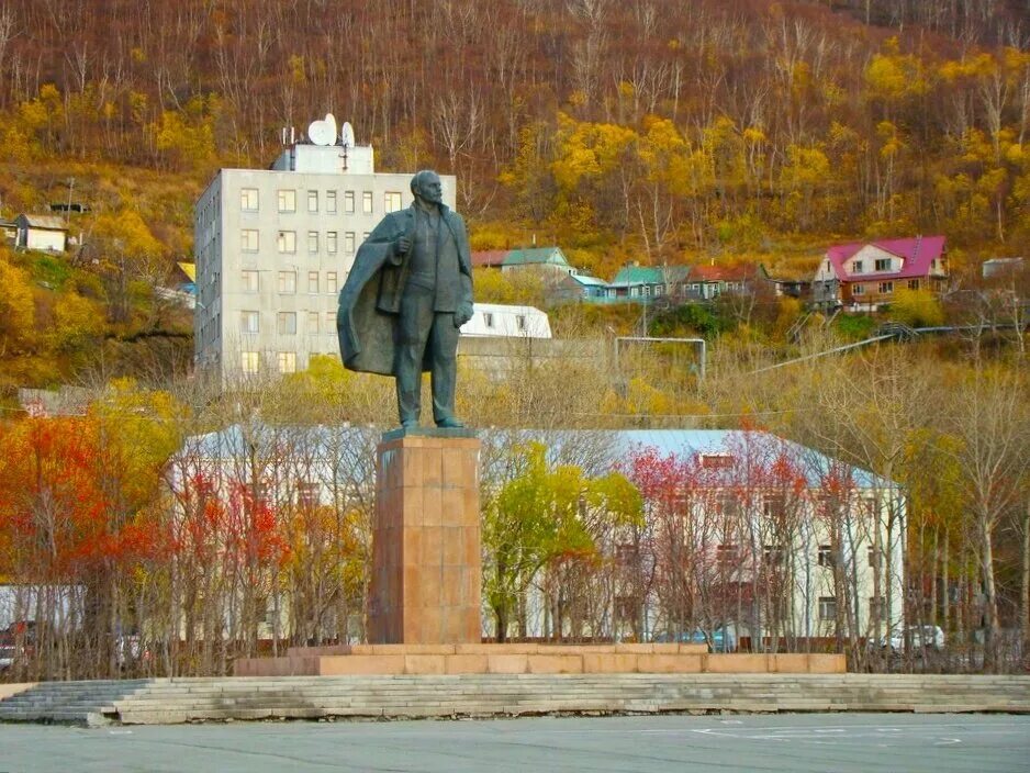 Центральная площадь петропавловск кам. Ленинская петропавловск камчатский. Площадь ленина петропавловск-камчатский. Площадь ленина петропавловск-камчатский. Памятник ленину петропавловск-камчатский.