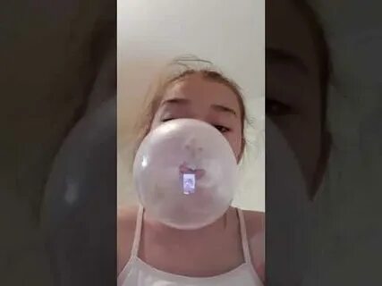 Во рту надувается пузырь