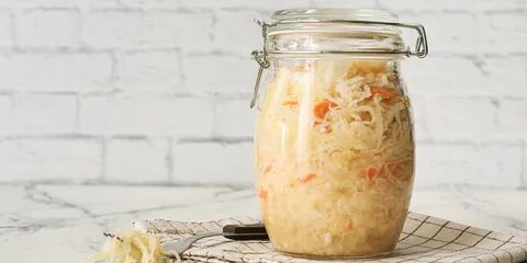Квашеная капуста в собственном соку в кастрюле