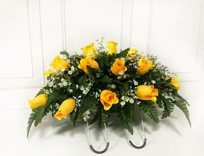 Искусственные букеты на кладбище