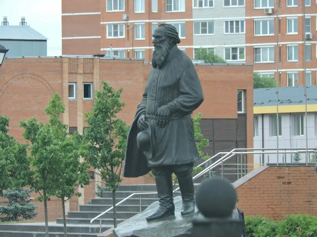 Подольск, толстой Подольск памятник. Подольск Московская область памятник л толстому. Лев толстой памятник в Подольске. Памятники льву Николаевичу толстому. Память льву николаевичу толстому