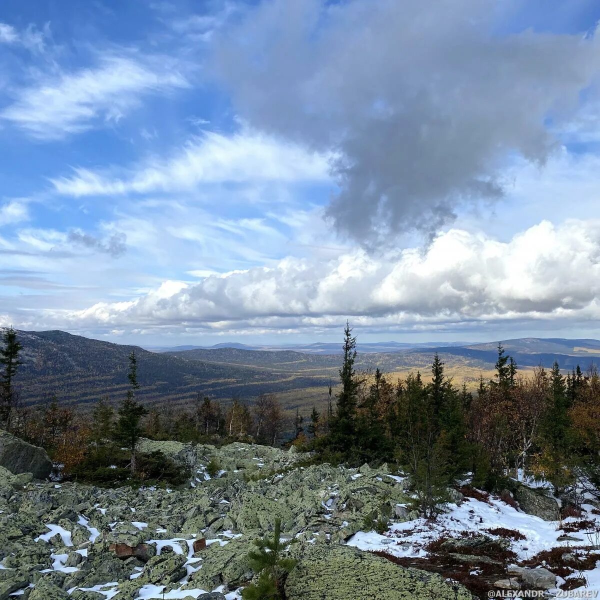 Гора сабля приполярный урал республика коми. Ослянка свердловская область гора. Откликной гребень златоуст. У подножия уральских гор. Уральские горы в казахстане.
