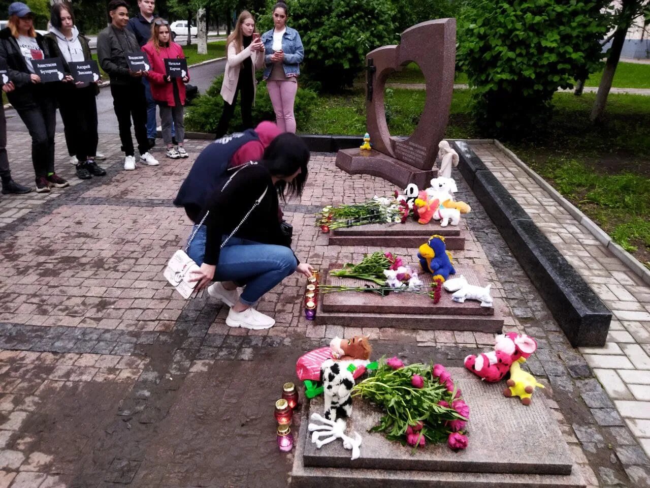 Спас дети донбасса. Дети донбасса погибшие донбасса донбасса. памяти погибших детей донбасса.