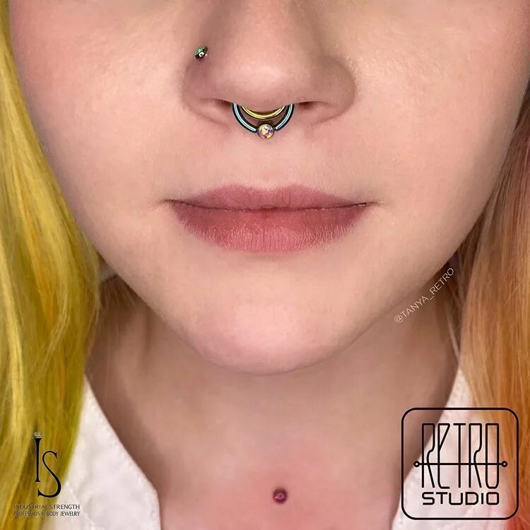 Прокол крыла носа и Септум. Blonde piercing