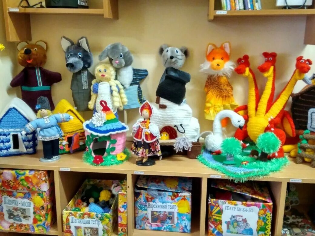 музыкальный театр игрушка. музыкальный театр игрушка. театр в детском саду. театр елены камбуровой куклы из чемодана. игрушечный театр.