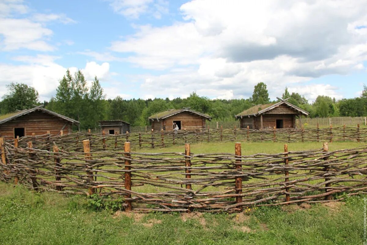 X village. Любытино музей Славянская деревня. Музей Славянская деревня х века в Любытино. Славянская деревня 10 века в Любытино. Любытино деревня 10 века.