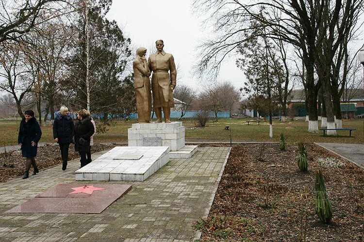 П новопокровский краснодарский. Краснодарский край Новопокровский район станица Новопокровская. Парк станица Ильинская Новопокровский район. Краснодарский край Новопокровский район станица Ильинская. Поселок Кубанский Новопокровский район.