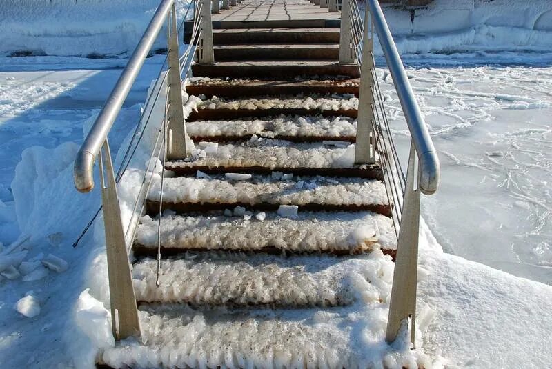 Зимние ступени. Лестницы Владивосток. Ступеньки г.Первоуральск. Владивосток фуникулер лестница во Владивостоке. Лестница города Киренска.
