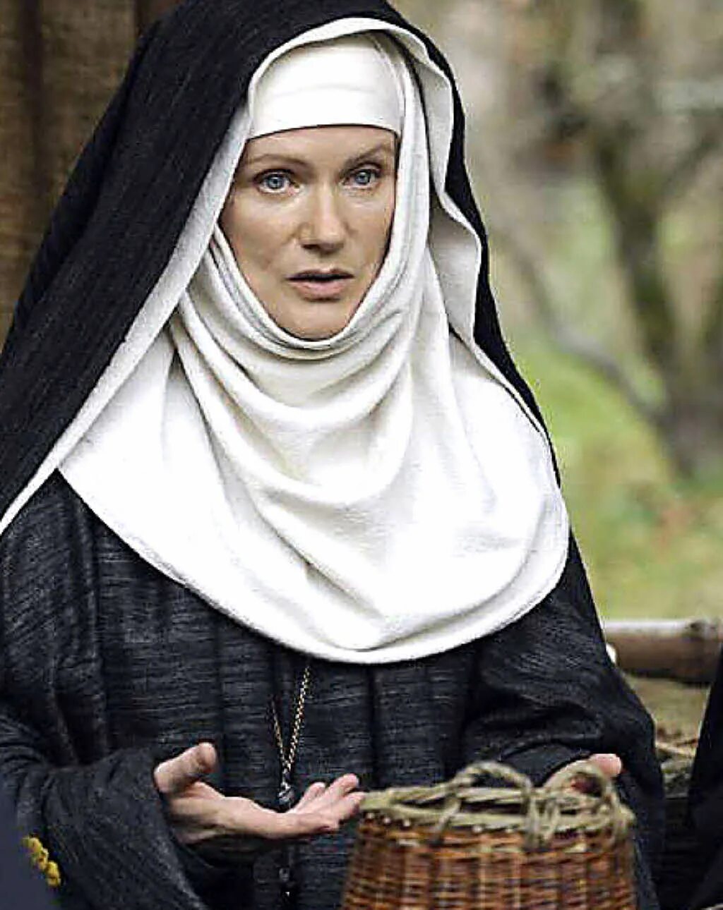 Хильдегарда бингенская немецкая монахиня. Немецкая монахиня. Аббатиса хильдегарда фон бинген. Кильдегарда венгерская. Немецкая монахиня.