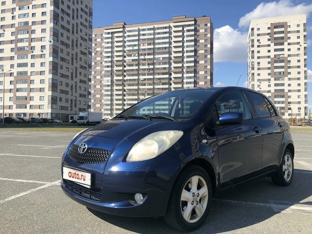 Купить иномарку тюмень. Toyota Yaris 2007 1.3. Тойота Ярис 2007 граффит. Тюмень 2007 год. Тюмень 2007 фото.