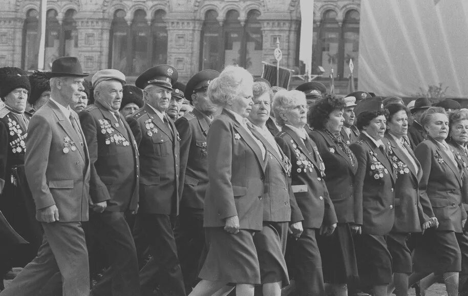 20 год 9 мая. ВОВ парад Победы 1945. Победа в Великой Отечественной войне 1941-1945. Парад ветеранов Великой Отечественной войны 1941-1941гг. Встреча ветеранов ВОВ на красной площади.