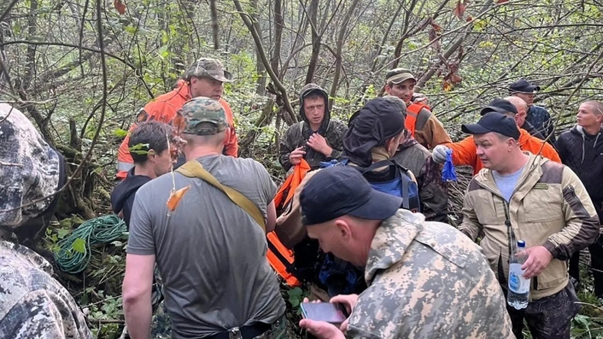 Нашли мальчика в оренбурге. Волонтеры в лесу. Потерявшиеся в стерлитамаке. Бектыше поиски мальчика свежие. Бектыше поиски мальчика свежие.