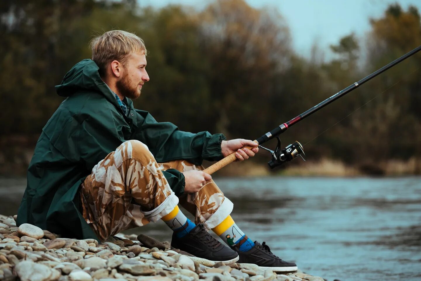 Рыбарь сегодня. Рыбарь фотожурналист. Funny Socks рыбалка. Рыболов в носках. Фанни Сокс Рыбак.