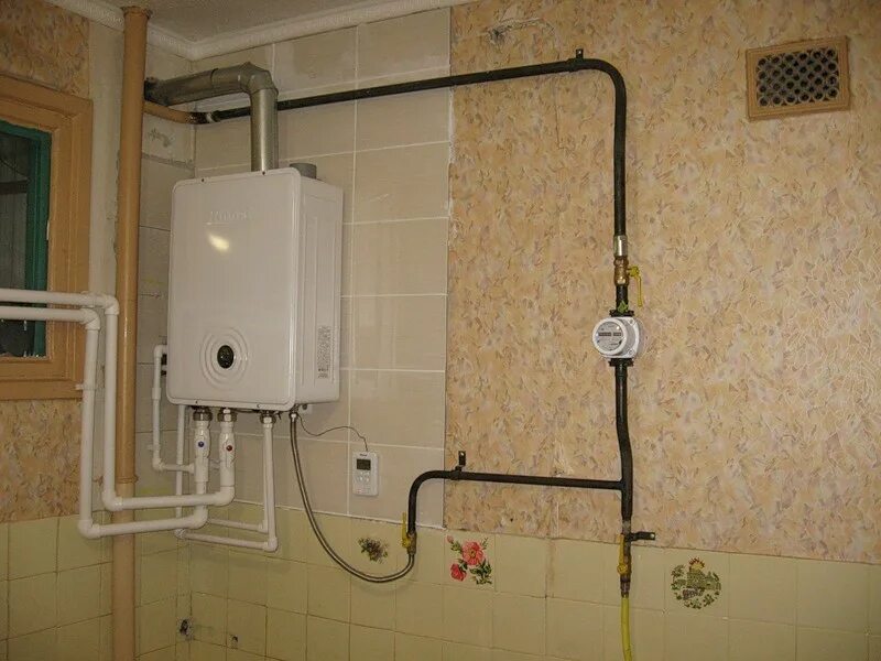 Можно ли поставить колонку в квартире. Газовая колонка в квартире. розетка для газового катла. монтаж газовой колонки в квартире. газовый котел в квартире.