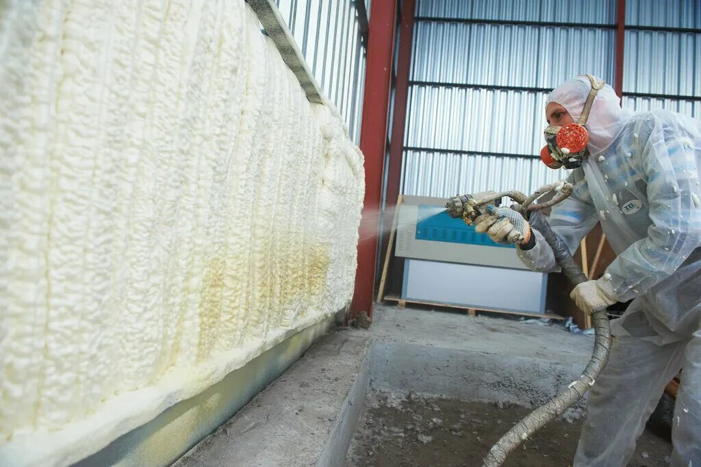 теплоизоляция домов пенополиуретаном. утепление домов пенополиуретаном. напыляемая пена. утепление фасада пеной напылением. утепление фасада пеной напылением.