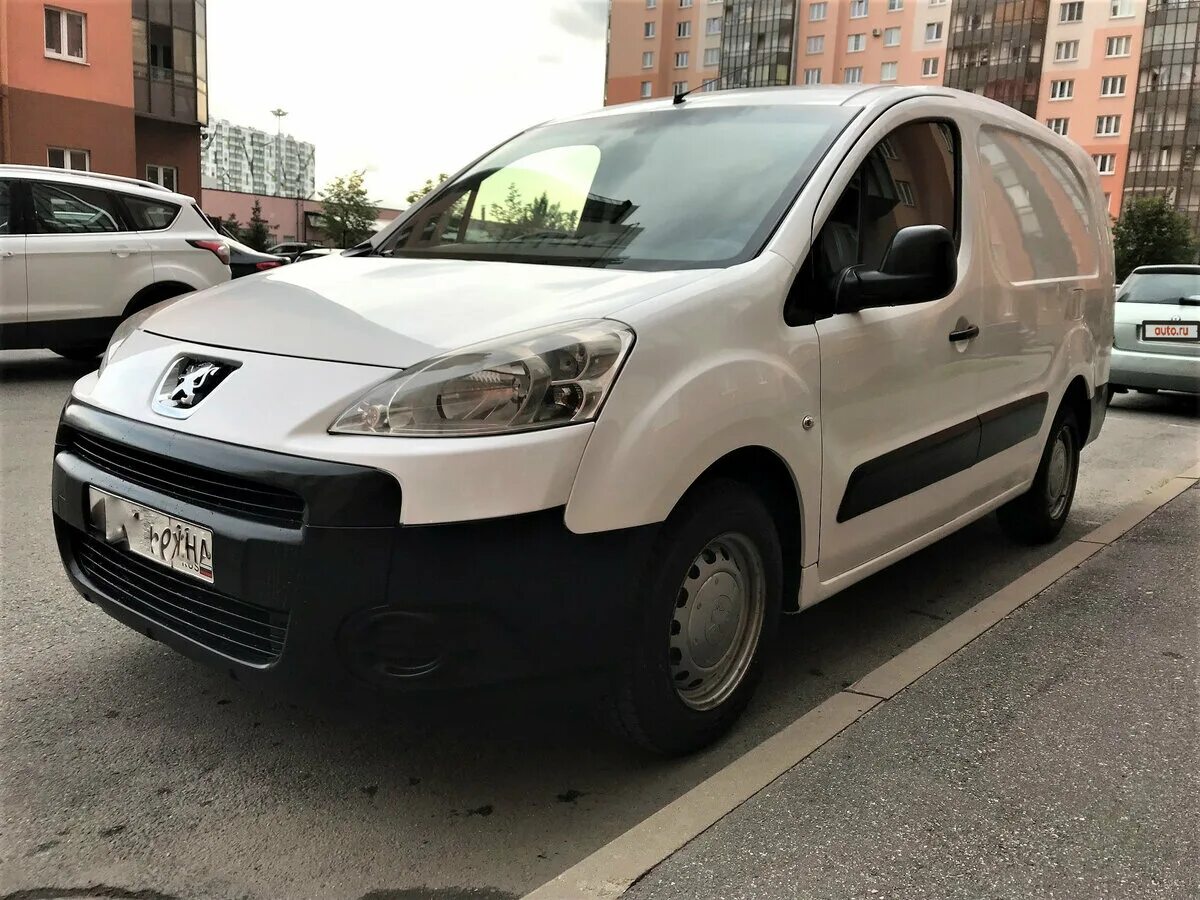 автомобиль каблук белый. пежо партнер 2008. пежо партнер 380 2014г. пежо партнер 2012 белый. машина пежо партнер белый.
