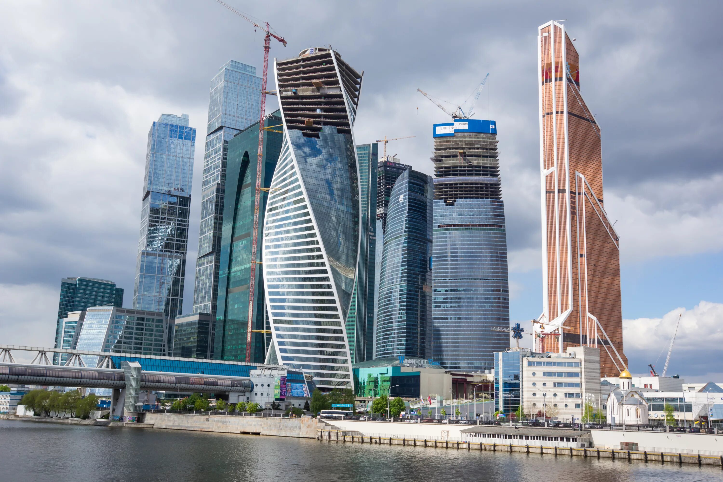 Москоу Сити деловой центр. Москва река Пресненская набережная. Москва Москва Сити. Небоскреб Ландау Москва Сити.