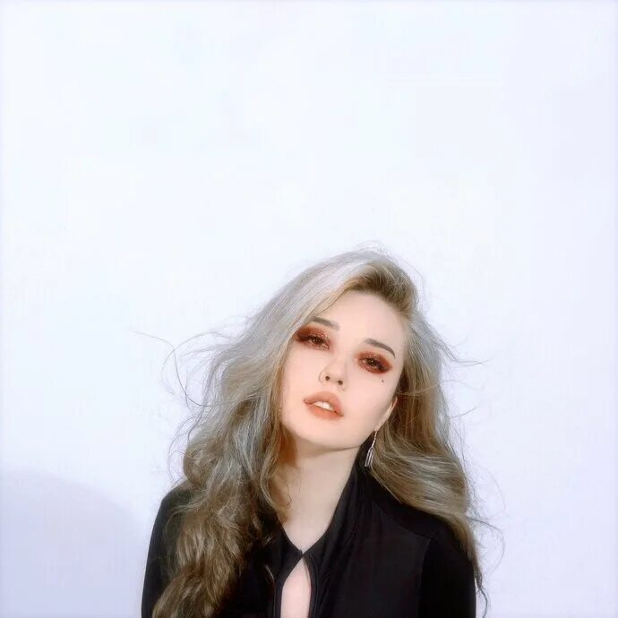 Dead blonde 2024. Dead blonde фото певицы.