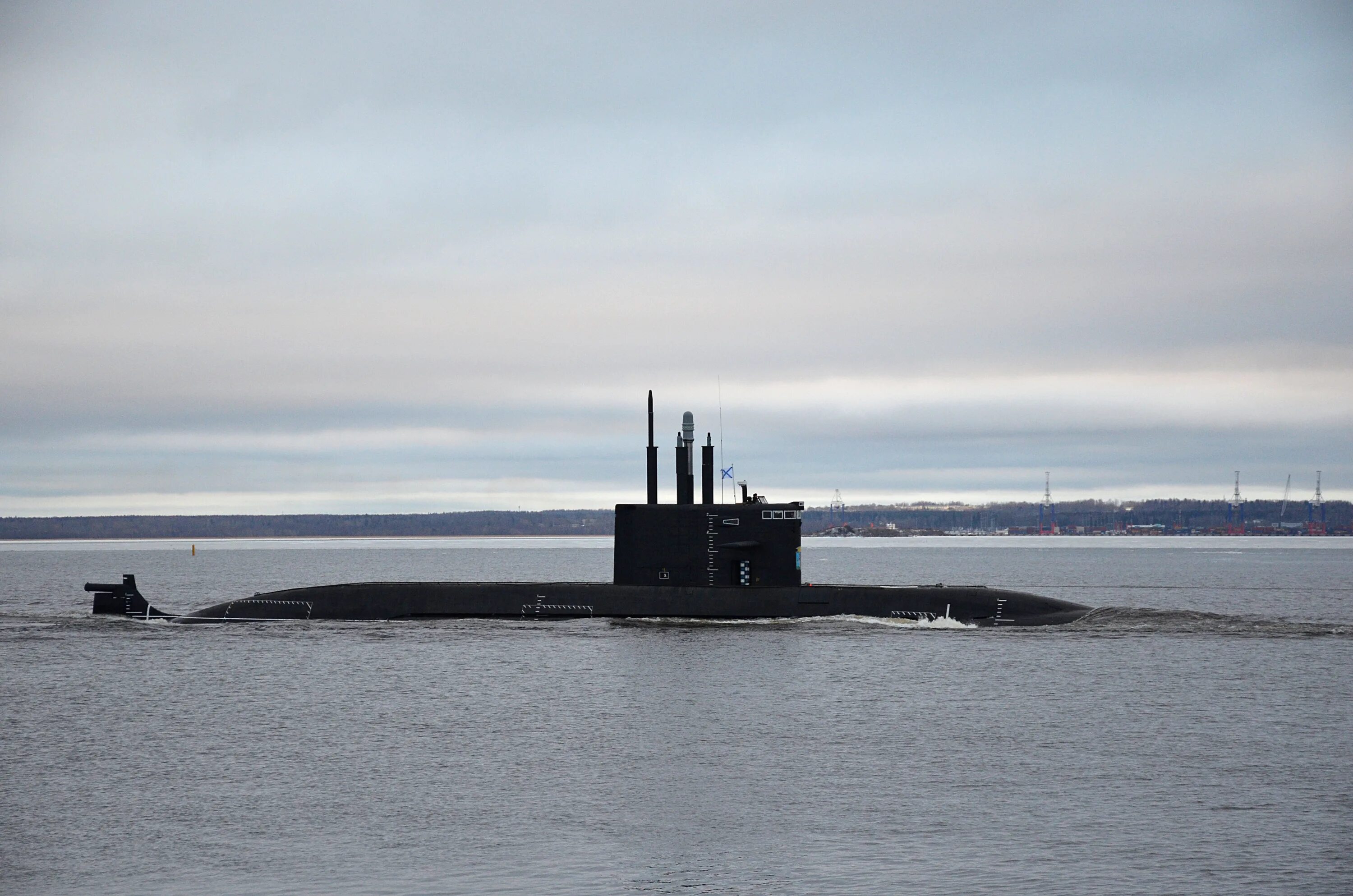 Подводная лодка санкт-петербург проекта 677. Лодка лада проект 677. Дэпл кронштадт проекта 677 лада. Подводная лодка на параде в санкт-петербурге. Подводная лодка 677 лада.