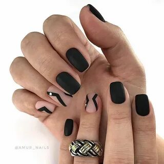 Черный маникюр летом