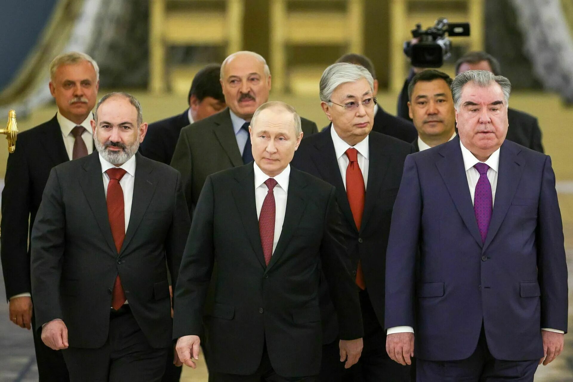 Встреча лидеров стран одкб. Путин на саммите одкб 2025. саммит одкб 2025 пашинян. саммит снг 2025. одкб саммит 2025 члены.