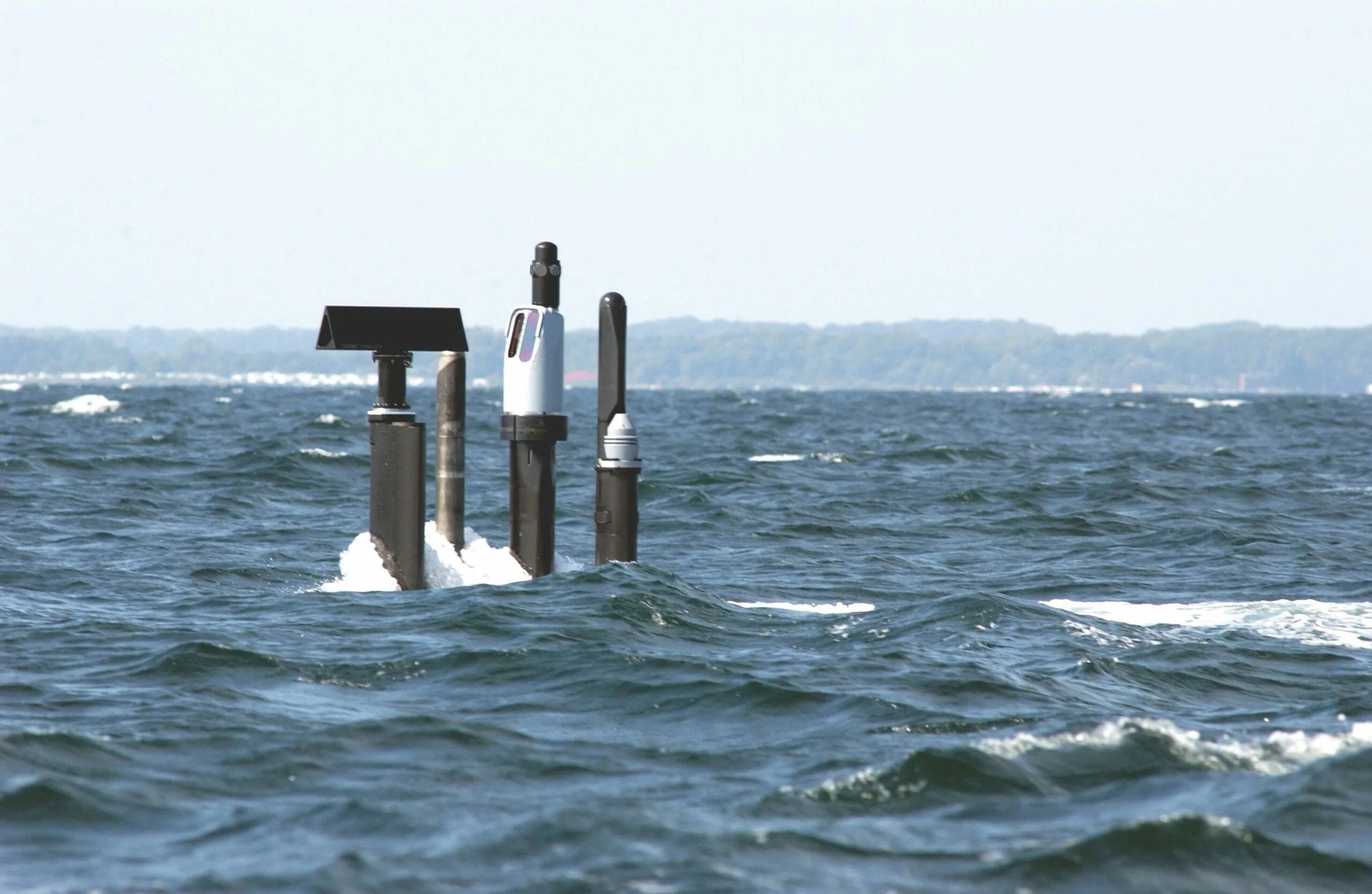 Лодка с перископом. Море из перископа. Подводная лодка с перископом. Перископ подводной лодки. Перископ.