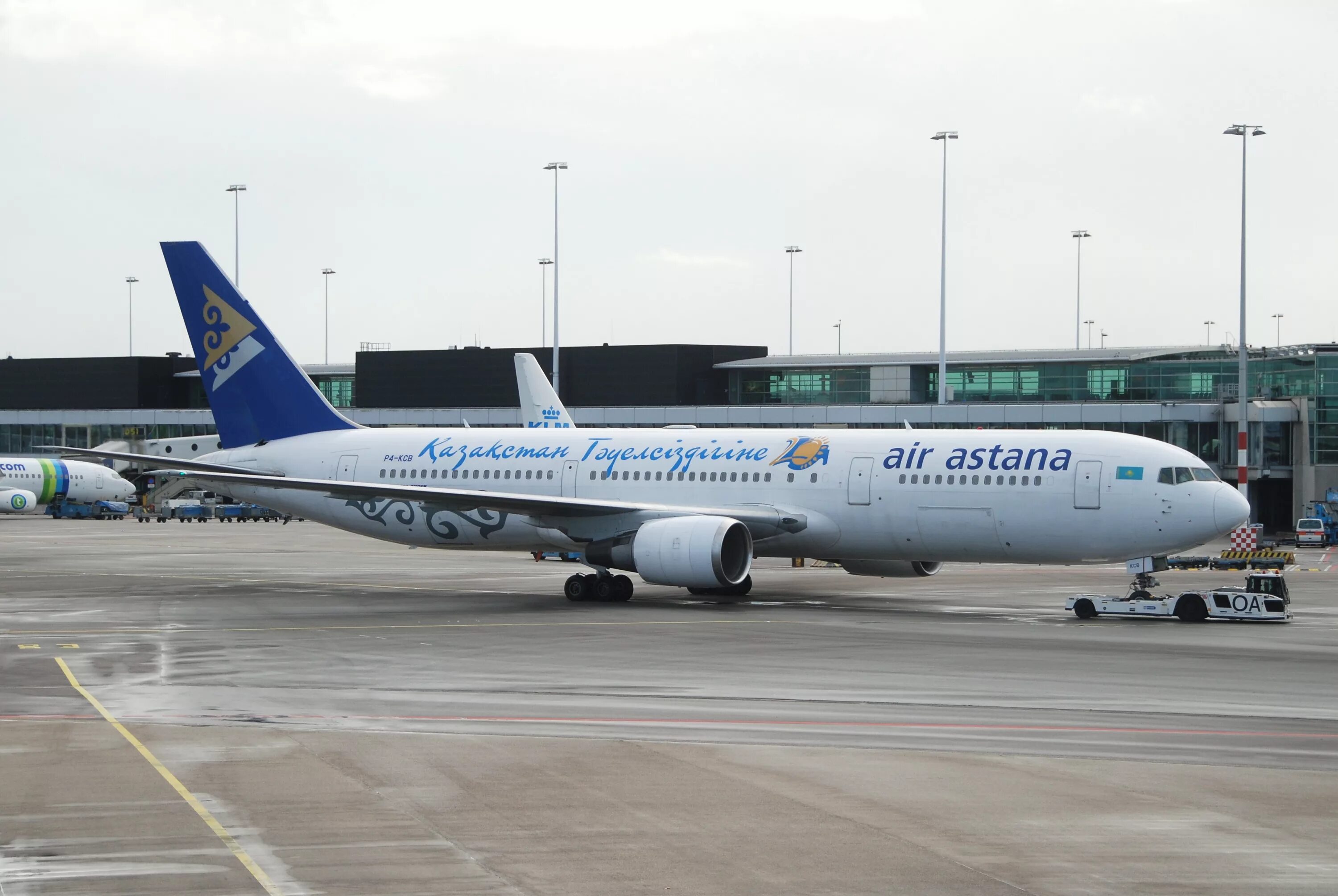 Воздух астана. Air Astana b767. Boeing 767 Air Astana. Air Astana 767. Самолёт Air Astana 767.