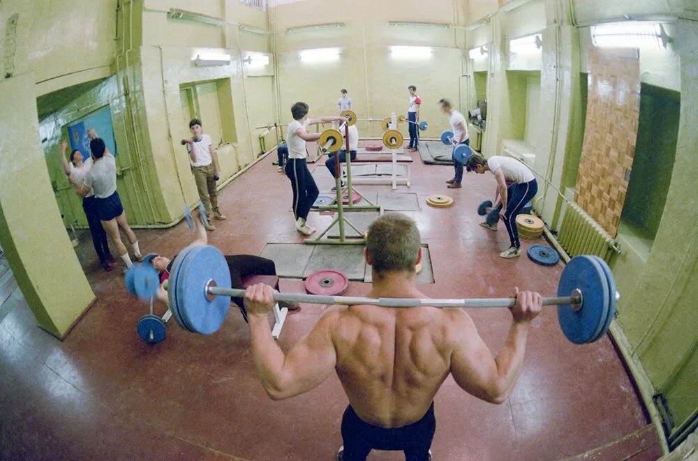 Люберцы качалка 90. Качалка люберцы люберцы 90. Качалка в люберцах. Качалка в люберцах. Подвальные качалки 90х.