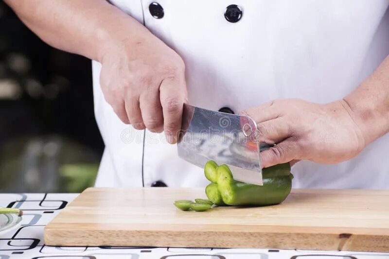 Cutting green. Cut off Bell Pepper. Крокодил 🐊 повар режит ножом калоши.