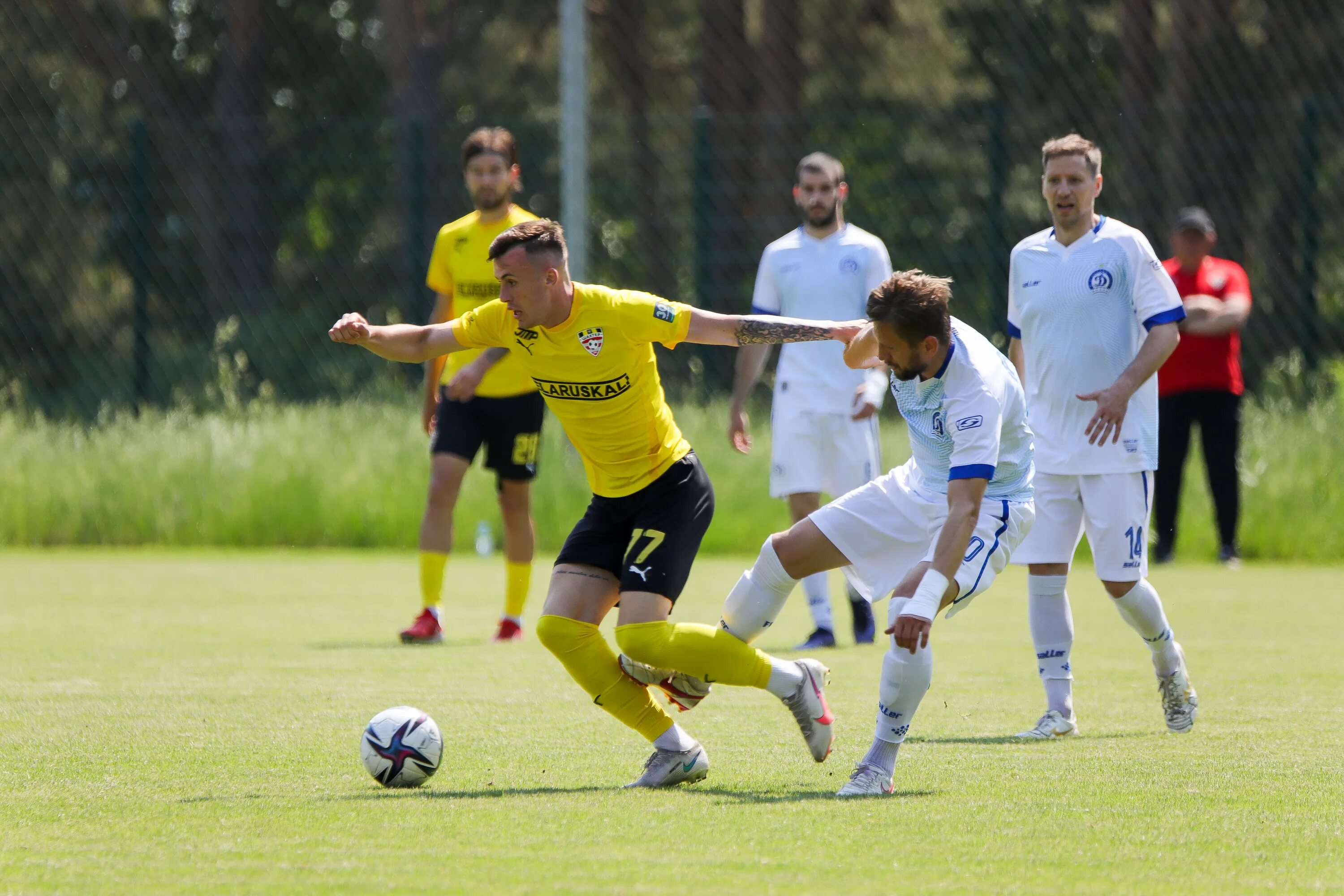 Шахтер солигорск счет. Футбол шахтёр солигорск матч. Скавыш шахтер. Словенский фк марибором. Украина 21.