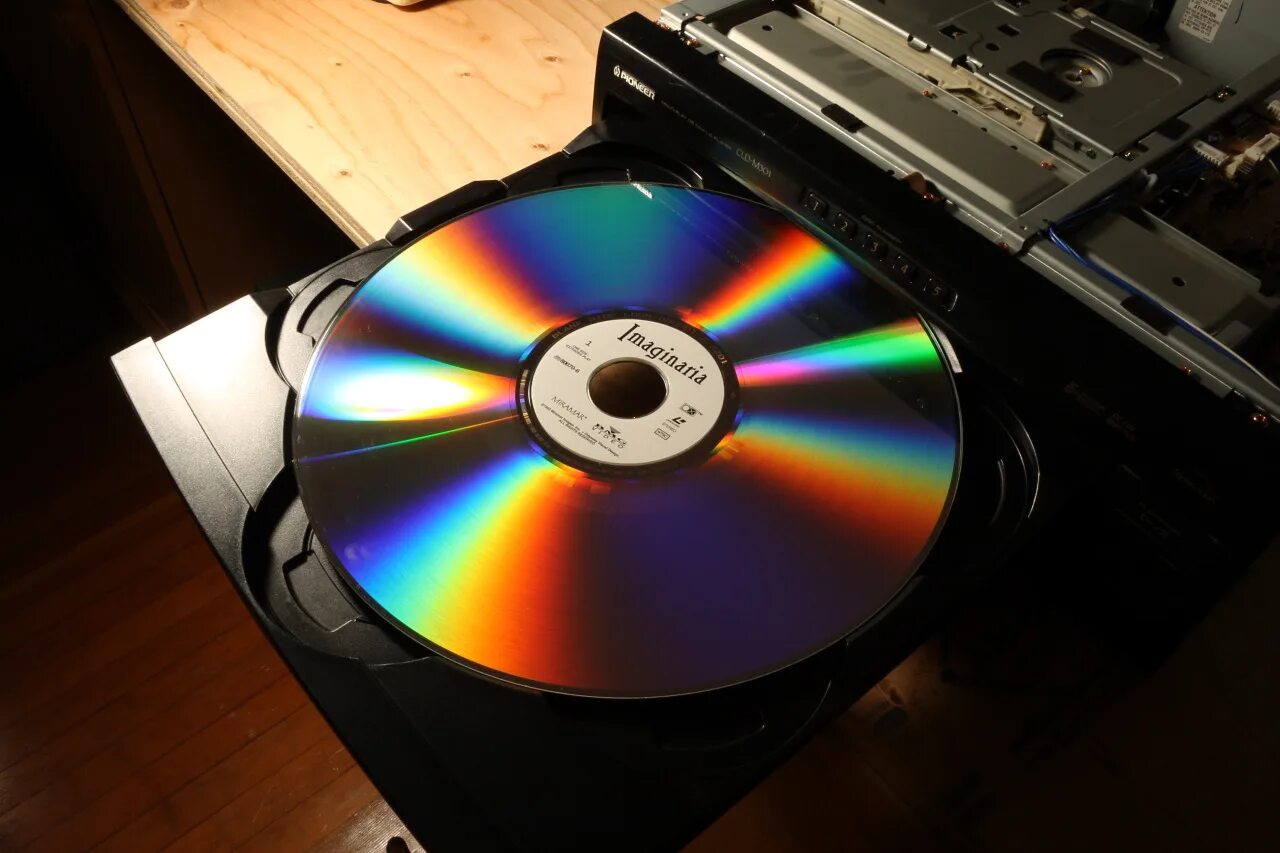 Диски laser. Ld laserdisc лазердиски. лазерный компакт диск. проигрыватель лазерных дисков. большие лазерные диски.