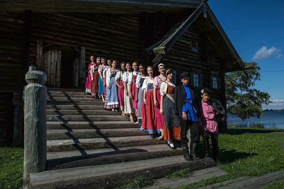 Сколько карелов. Республика карелия карелы. традиции карелов карелия народ карелы. национальный костюм карелии вепсы. карелы - коренные жители карелии..