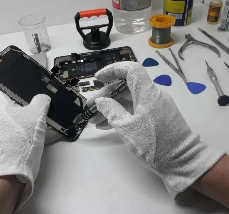 починка телефонов. починить телефон. мастер по ремонту бытовой техники. ремонт телефонов. ремонт телефонов.