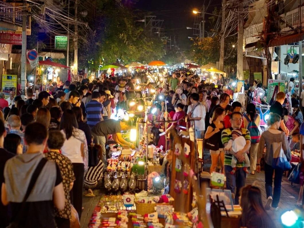 Тайцы улицы. Тайланд Walking Street. Ночной рынок Тайланд. Chiang mai Таиланд. Рынок в Тайланде Найт Маркет.