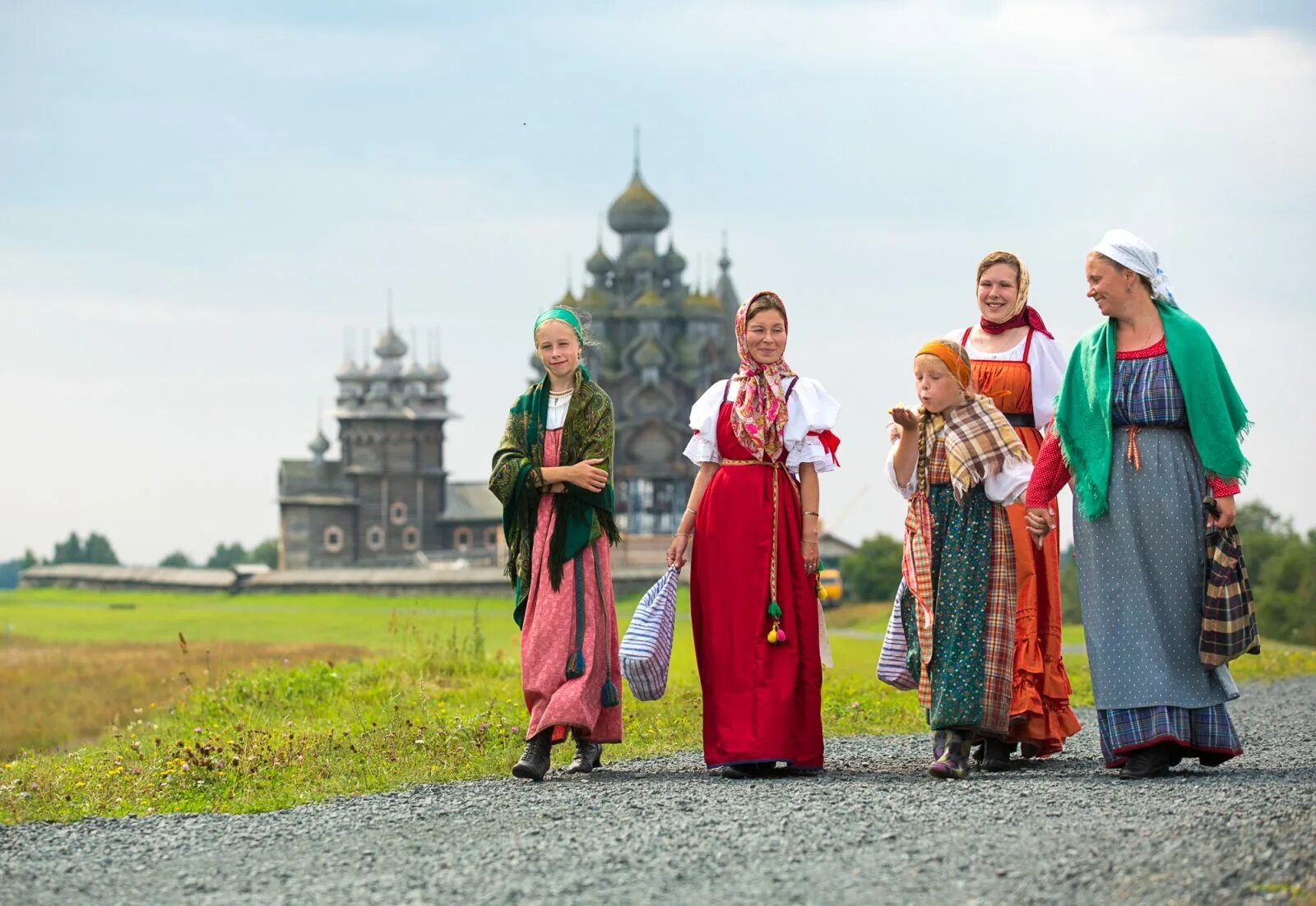 Какую религию исповедуют карелы. Религия карелов в россии. Какую религию исповедуют карелы. Какую религию исповедуют карелы. Ансамбль кижского погоста.