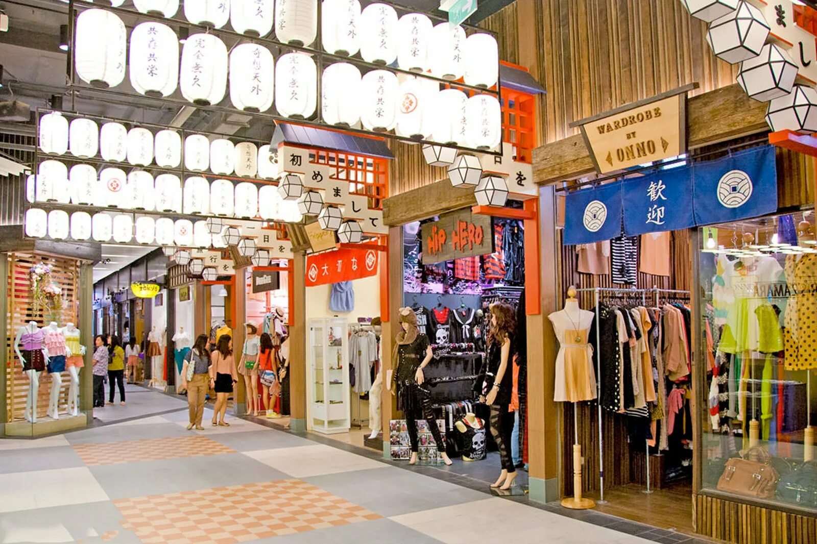 Аутлет в бангкоке. Terminal 21 bangkok магазины. adidas terminal 21. шоппинг в бангкоке. в бангкоке магазин одежды.