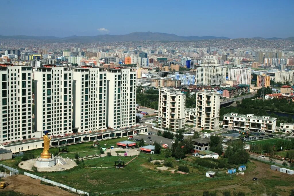 Улан батор спальные районы. Монголия улан батор центр. Улан батор горы. Районы улан батора. Монголия улан-батор аттракционы парк.