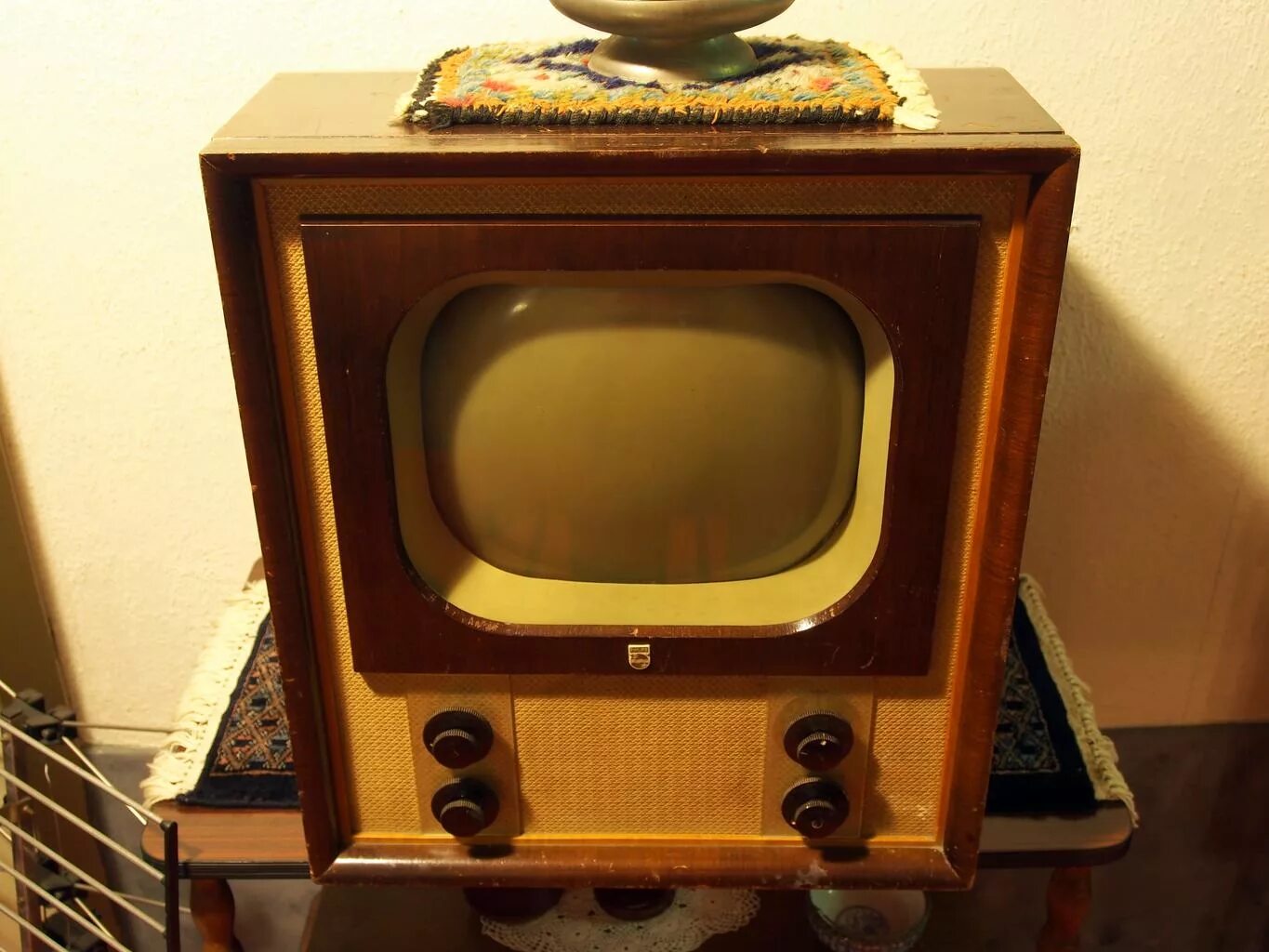 2x2 tv logo. Телевизор панасоник 1993 года. Tv concept vimeo. Tv2. Телевизор 2 буквы.