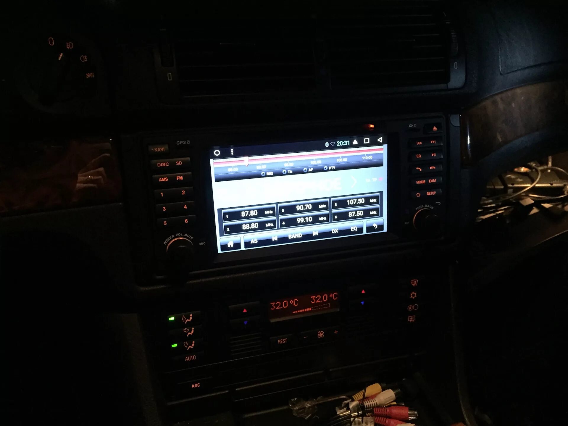 Андроид е38. Магнитола на е39 navi. магнитола бмв е34 андроид. крепление магнитолы андроид в е39. магнитола андроид в е39 установка.