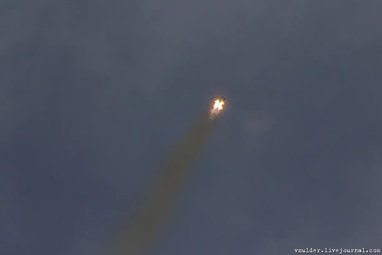 Сгорела ракета. Ракета сгорает в атмосфере. Спутник сгорает в атмосфере гиф. РН сгорели в атмосфере. Ангара 1.2 сгорит в атмосфере.