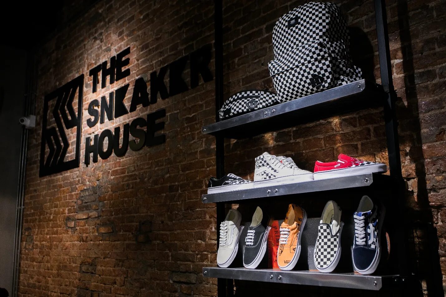 Sneaker house. Living in a shoe house. Sneakers house logo. Кроссовки house brand мужские. Sneaker house.