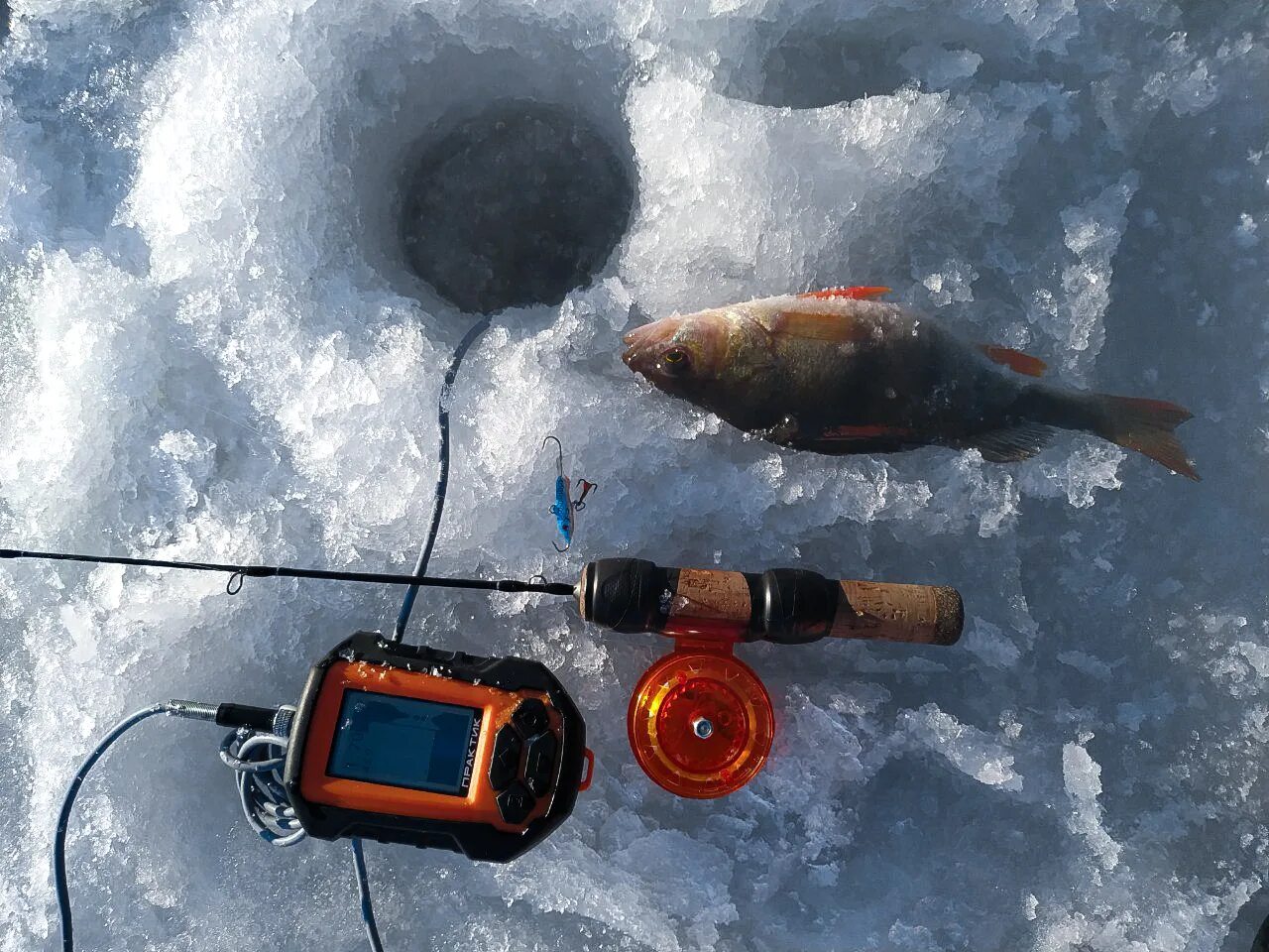 Ловля со льда видео. Зимний джиг на окуня со льда. Рыбалка со льда 2020. На мандулу зимой со льда. Торпеда для зимней рыбалки.