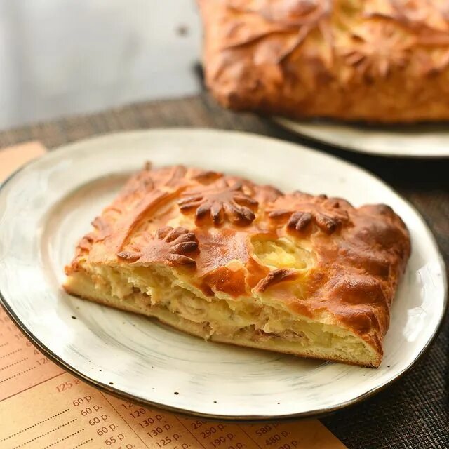 кулебяка штолле. рыбник с треской. тесто штолле с сухими дрожжами. булочка штолле. тесто для пирогов штолле рецепт.