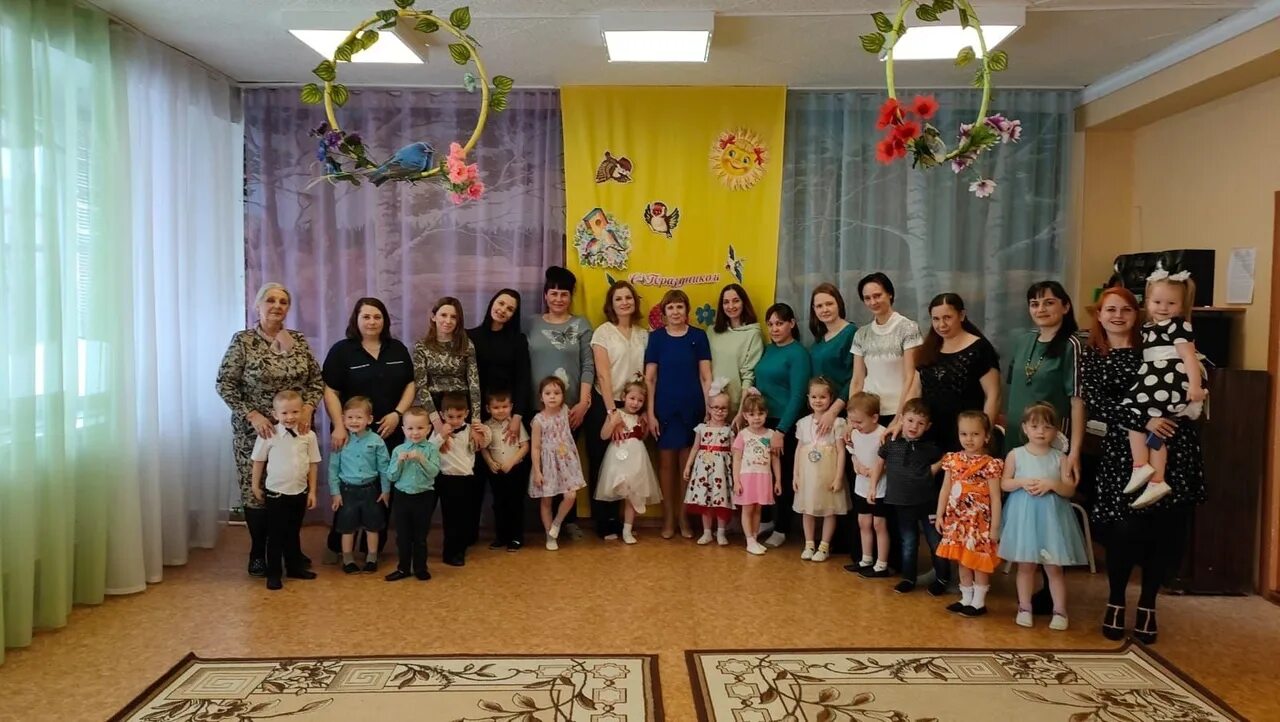 праздник пришел в детский сад. весна шагает по планете для детей 3-4. праздник пришел в детский сад. рисование в младшей группе февраль. с днём воспитател поздравления.