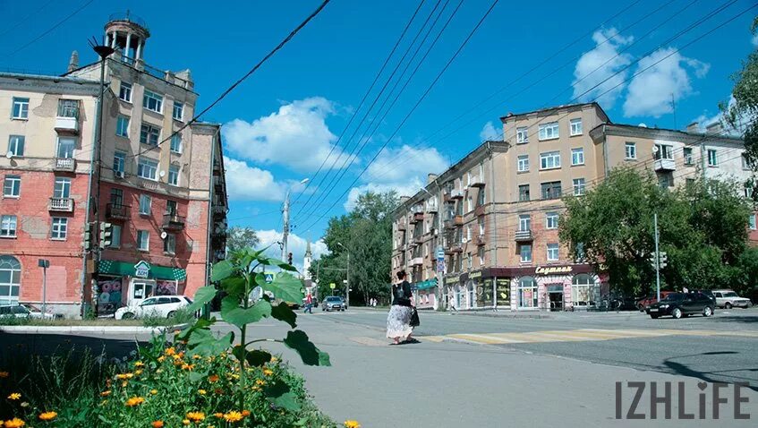 Ул м горького ижевск. Улица Горького Ижевск. Улица Максима Горького Ижевск. Максима Горького 40 Ижевск. Горького 45 Ижевск.